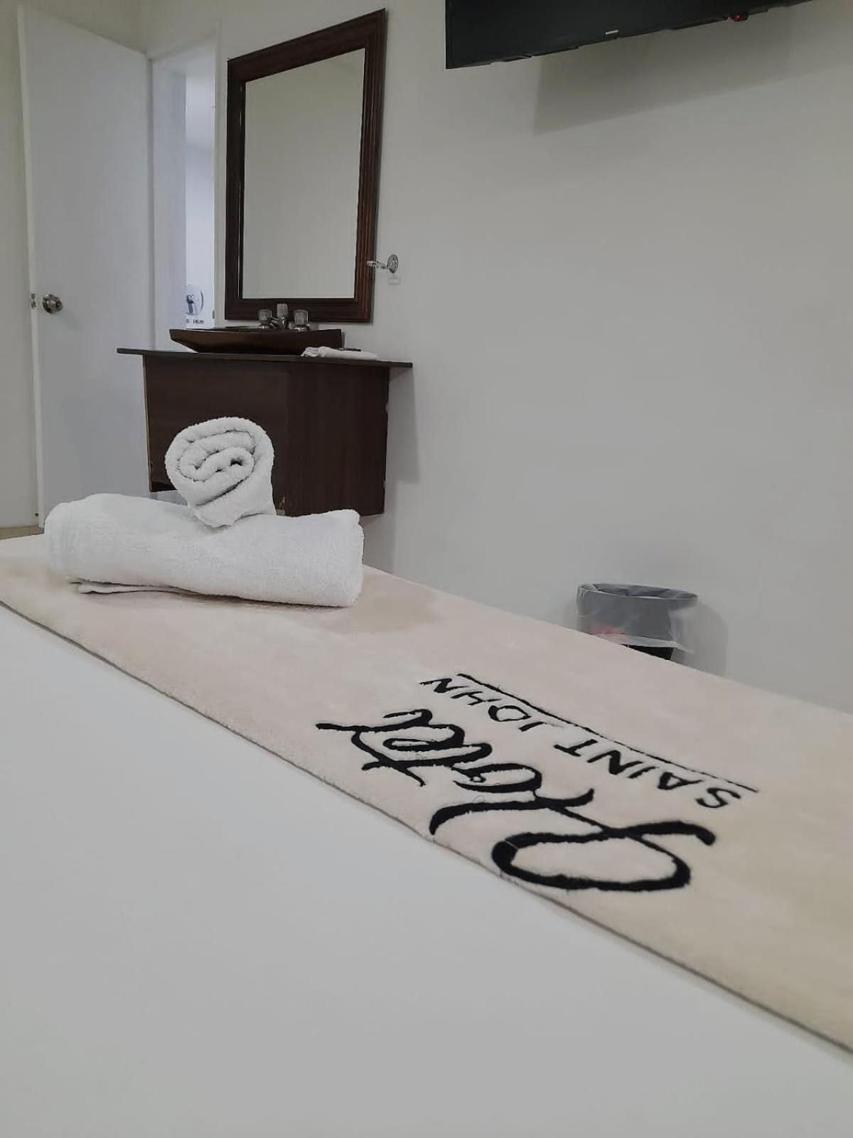 Hotel Saint John ميديلين المظهر الخارجي الصورة