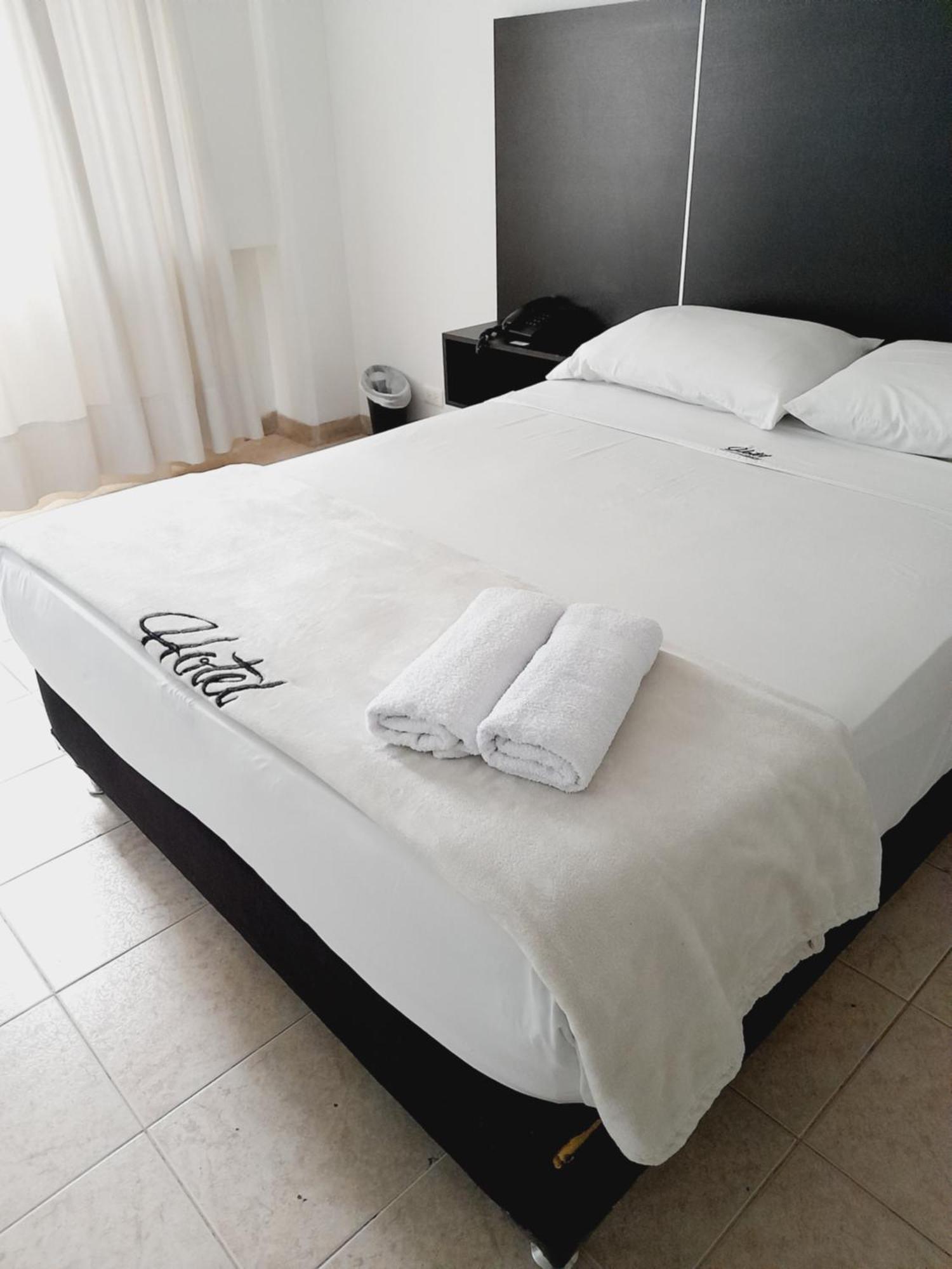Hotel Saint John ميديلين المظهر الخارجي الصورة