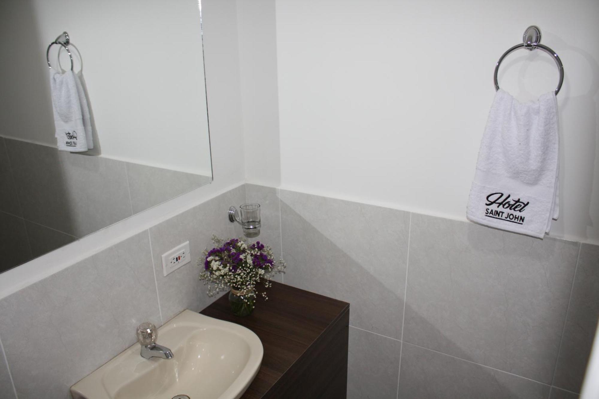 Hotel Saint John ميديلين المظهر الخارجي الصورة