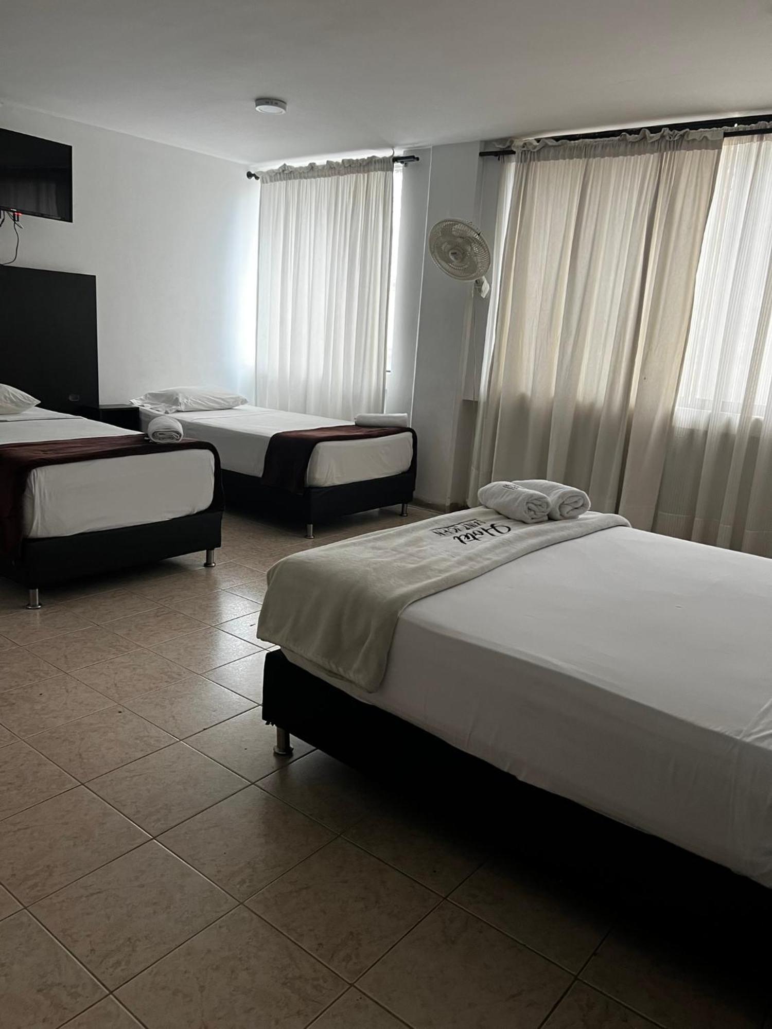 Hotel Saint John ميديلين المظهر الخارجي الصورة