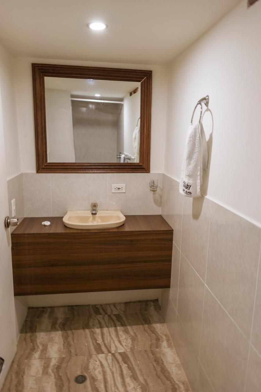 Hotel Saint John ميديلين المظهر الخارجي الصورة